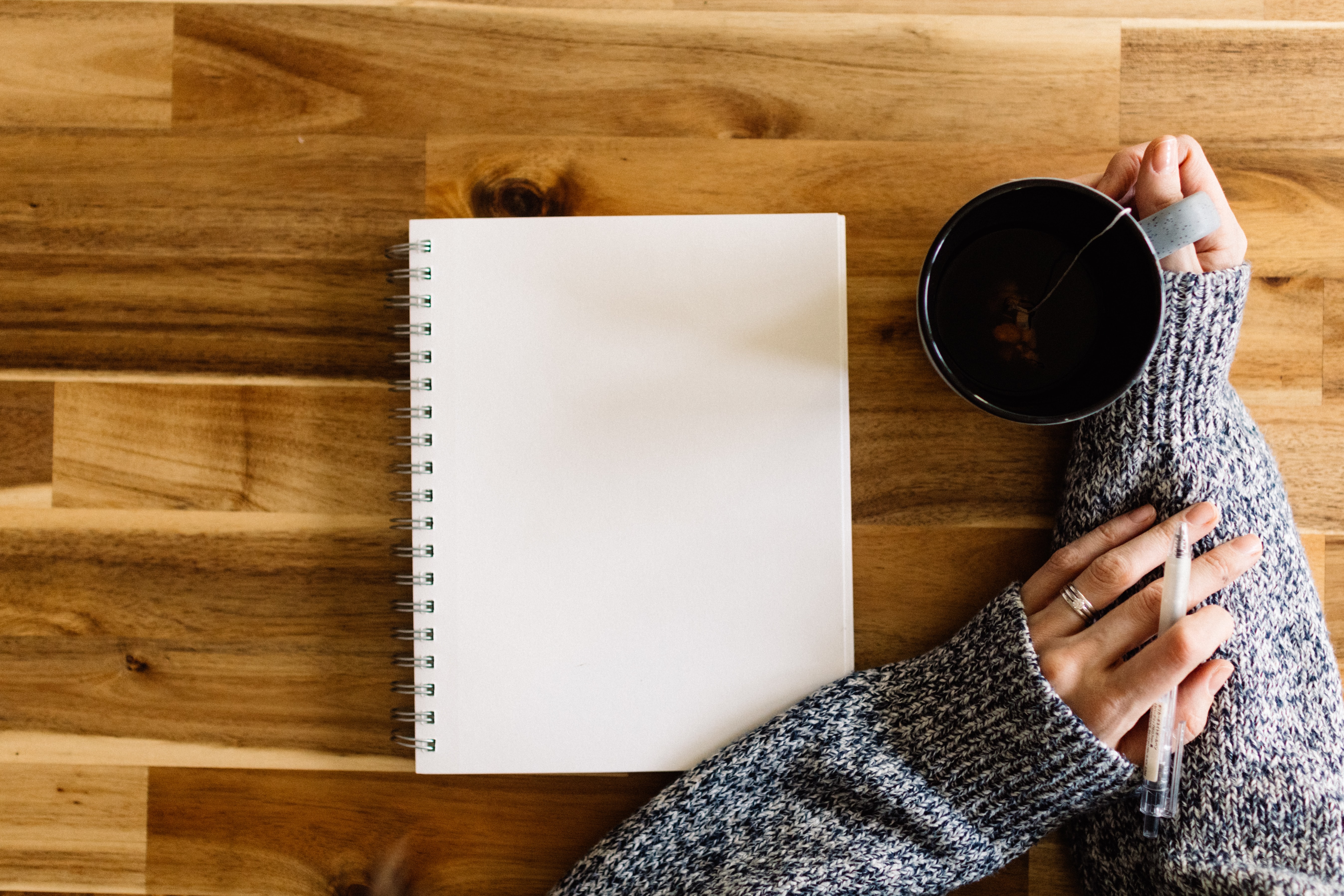 Woman with tea and notebook - Are you copy writing or copywriting - Copify blog 3