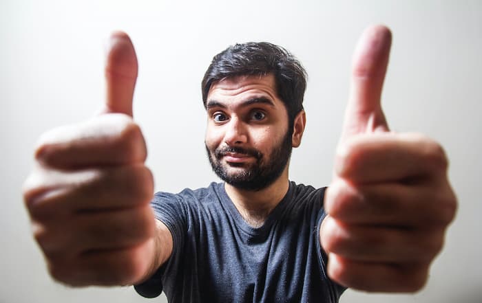 Man with thumbs up - 4 examples of ridiculously good copywriting - Copify blog