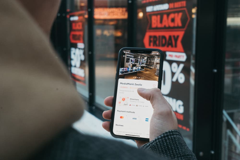 Black Friday window display - 5 best Black Friday marketing campaigns you can use - Copify Blog