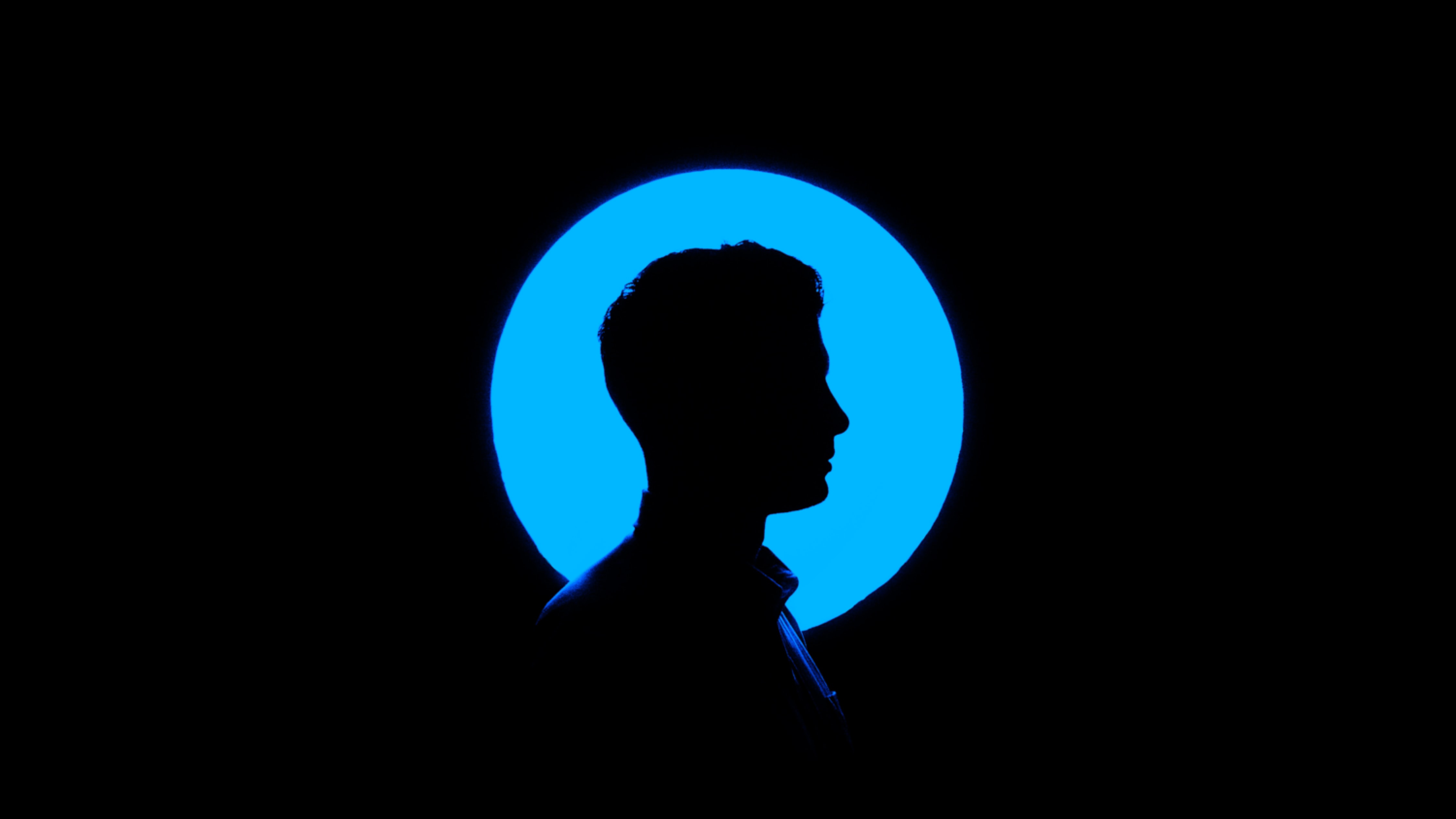 Silhouette of head profile against a blue background - 5 of the best copywriters of all time - Copify blog