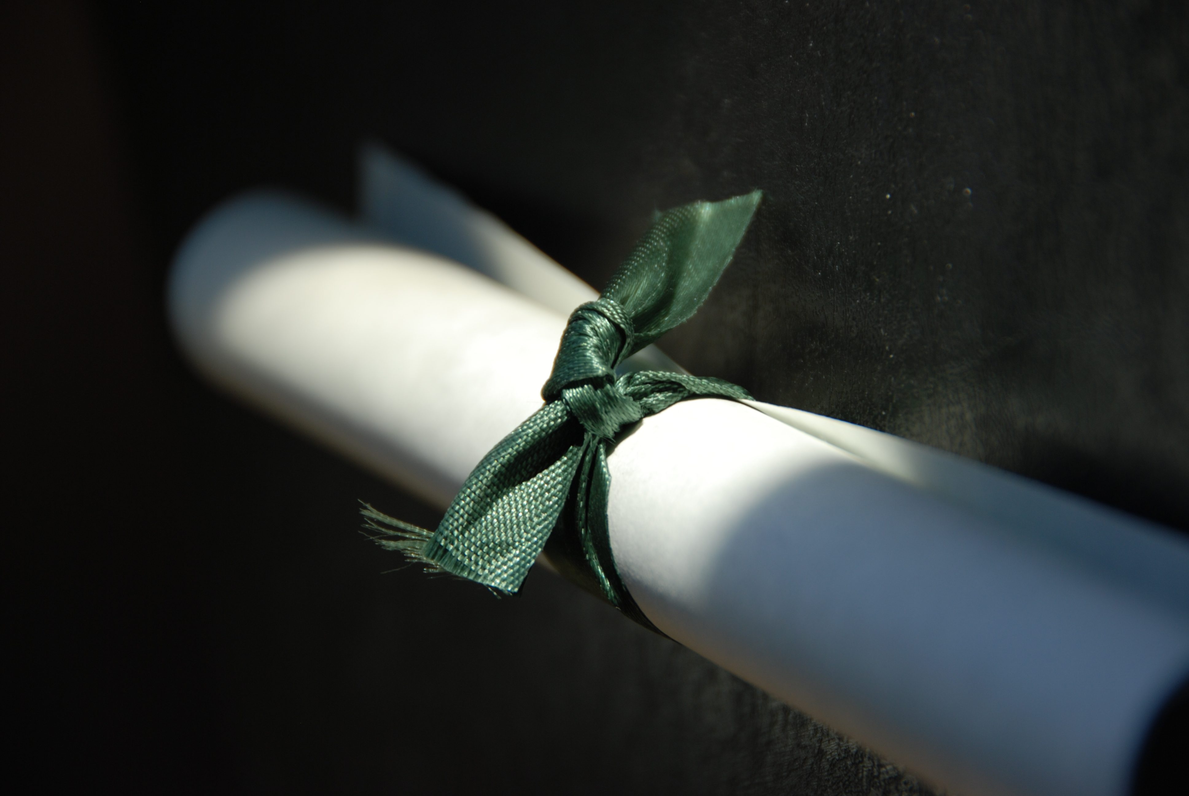 Degree scroll with ribbon